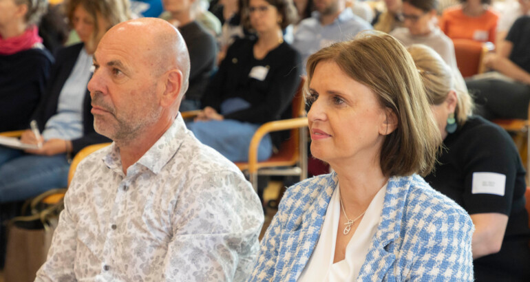 Ernst Marth und Andrea Scharinger im Publikum